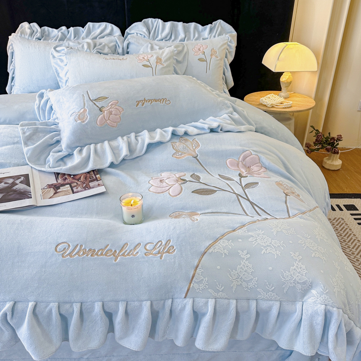 91家纺网 家纺一手货源 找家纺 民新家纺 2025新款牛奶绒刺绣花边四件套-挚爱 挚爱-浅蓝