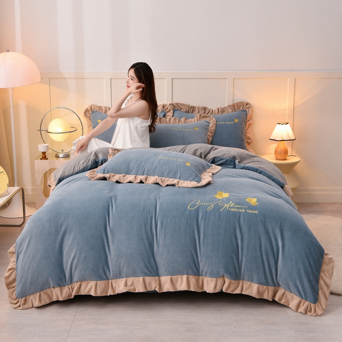 91家纺网 家纺一手货源 找家纺 湘雪家居  2025新款高克重纯色刺绣牛奶绒床单款系列四件套-提供买家秀 钟爱款-宾利兰