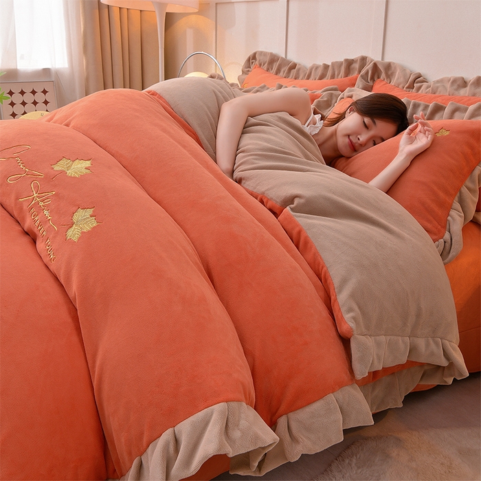 91家纺网 家纺一手货源 找家纺 湘雪家居  2025新款高克重纯色刺绣牛奶绒床单款系列四件套-提供买家秀 钟爱款-橙橘色