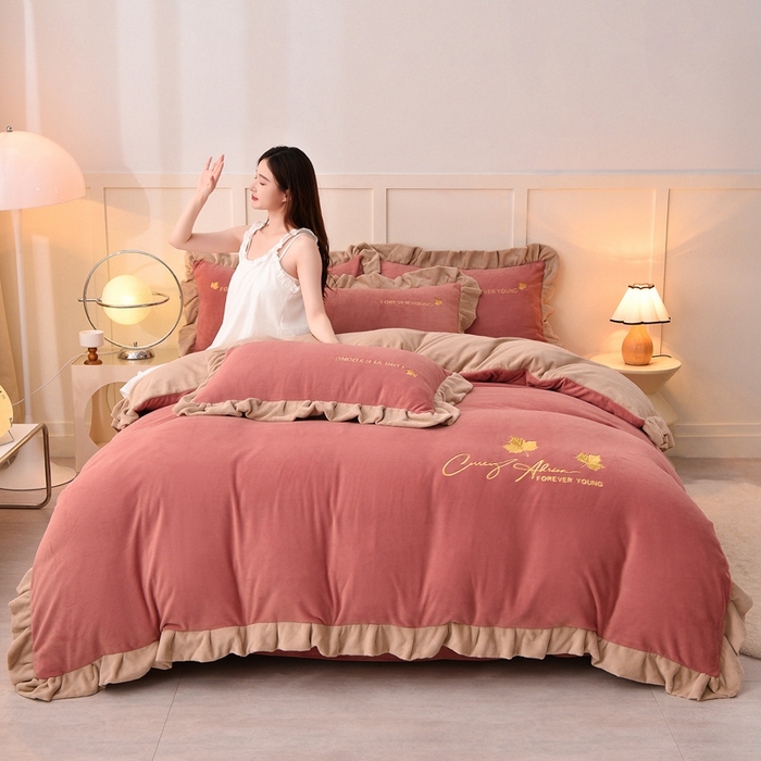 91家纺网 家纺一手货源 找家纺 湘雪家居  2025新款高克重纯色刺绣牛奶绒床单款系列四件套-提供买家秀 钟爱款-浅豆沙