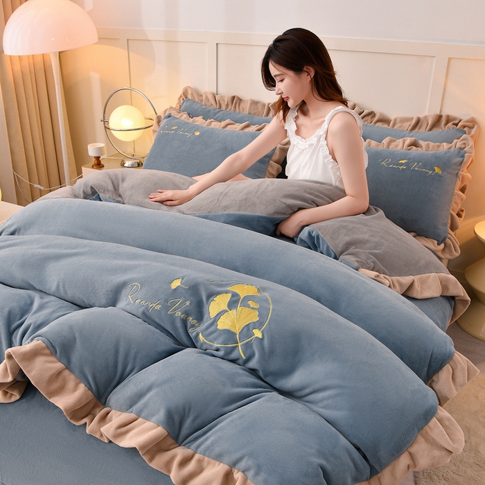 91家纺网 家纺一手货源 找家纺 湘雪家居  2025新款高克重纯色刺绣牛奶绒床单款系列四件套-提供买家秀 星语款-宾利兰