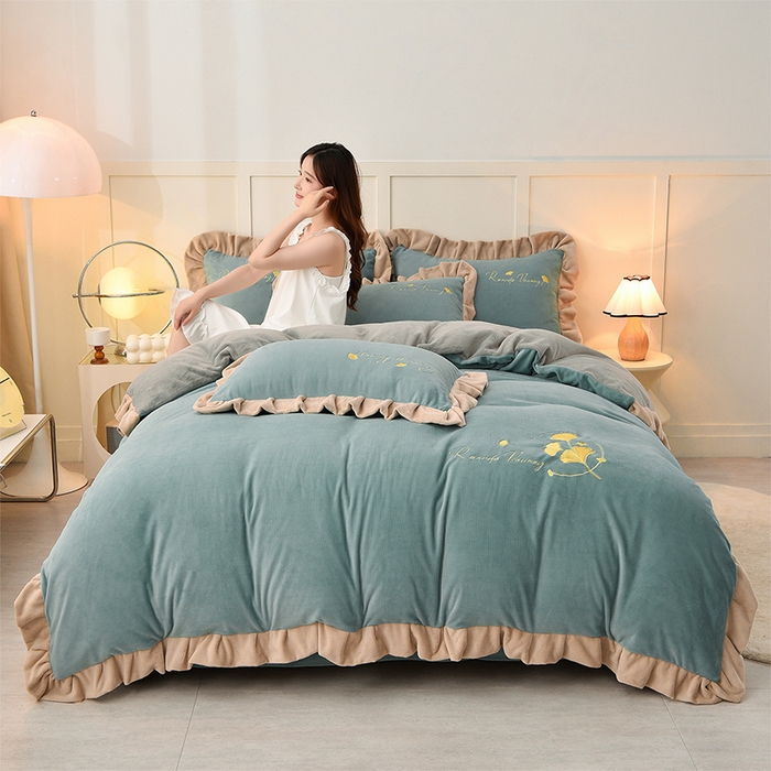 91家纺网 家纺一手货源 找家纺 湘雪家居  2025新款高克重纯色刺绣牛奶绒床单款系列四件套-提供买家秀 星语款-草绿色