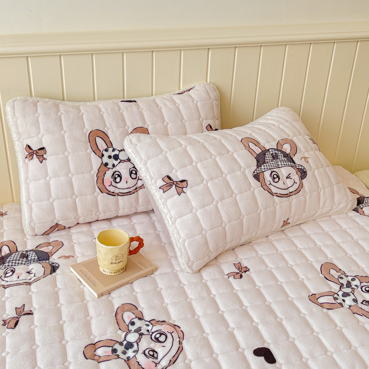 91家纺网 家纺一手货源 找家纺 LIFE.丽芙 2025秋冬新款A类牛奶绒加厚保暖夹棉枕套-包边款 趣多多