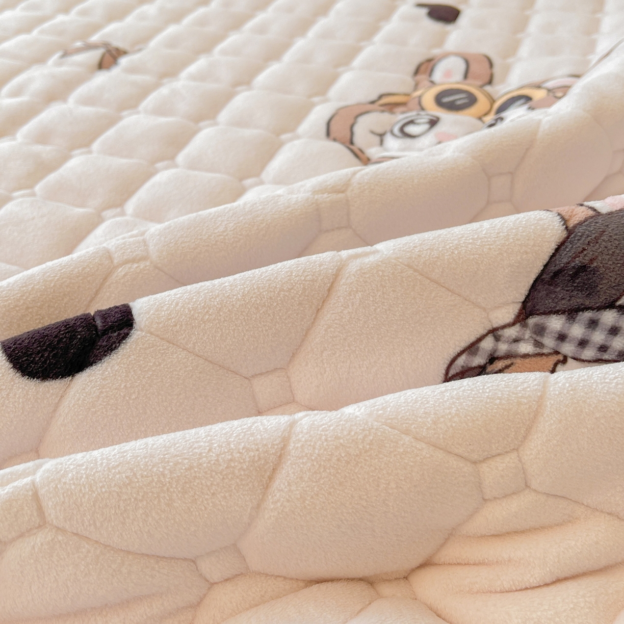 91家纺网 家纺一手货源 找家纺 LIFE.丽芙 2025秋冬新款A类牛奶绒加厚保暖夹棉枕套-包边款 趣多多