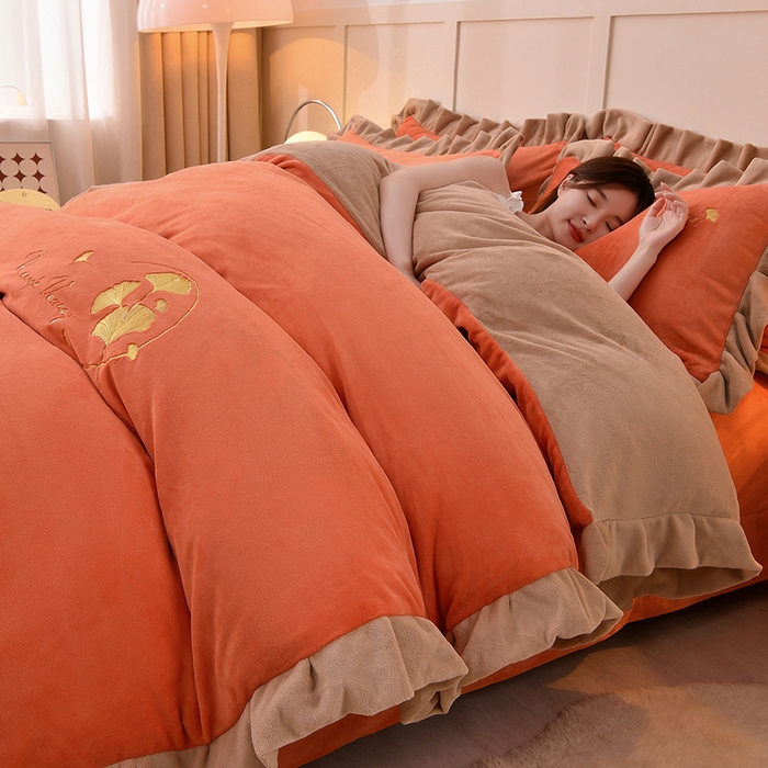 91家纺网 家纺一手货源 找家纺 湘雪家居  2025新款高克重纯色刺绣牛奶绒床单款系列四件套-提供买家秀 星语款-橙橘色
