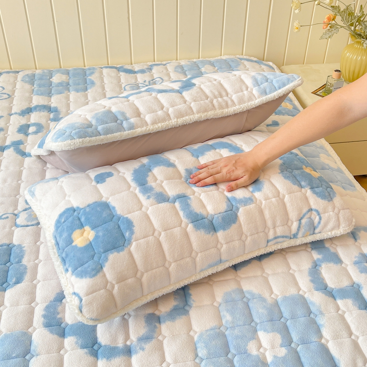 91家纺网 家纺一手货源 找家纺 （总）LIFE.丽芙 2025秋冬新款A类牛奶绒加厚保暖夹棉枕套-包边款