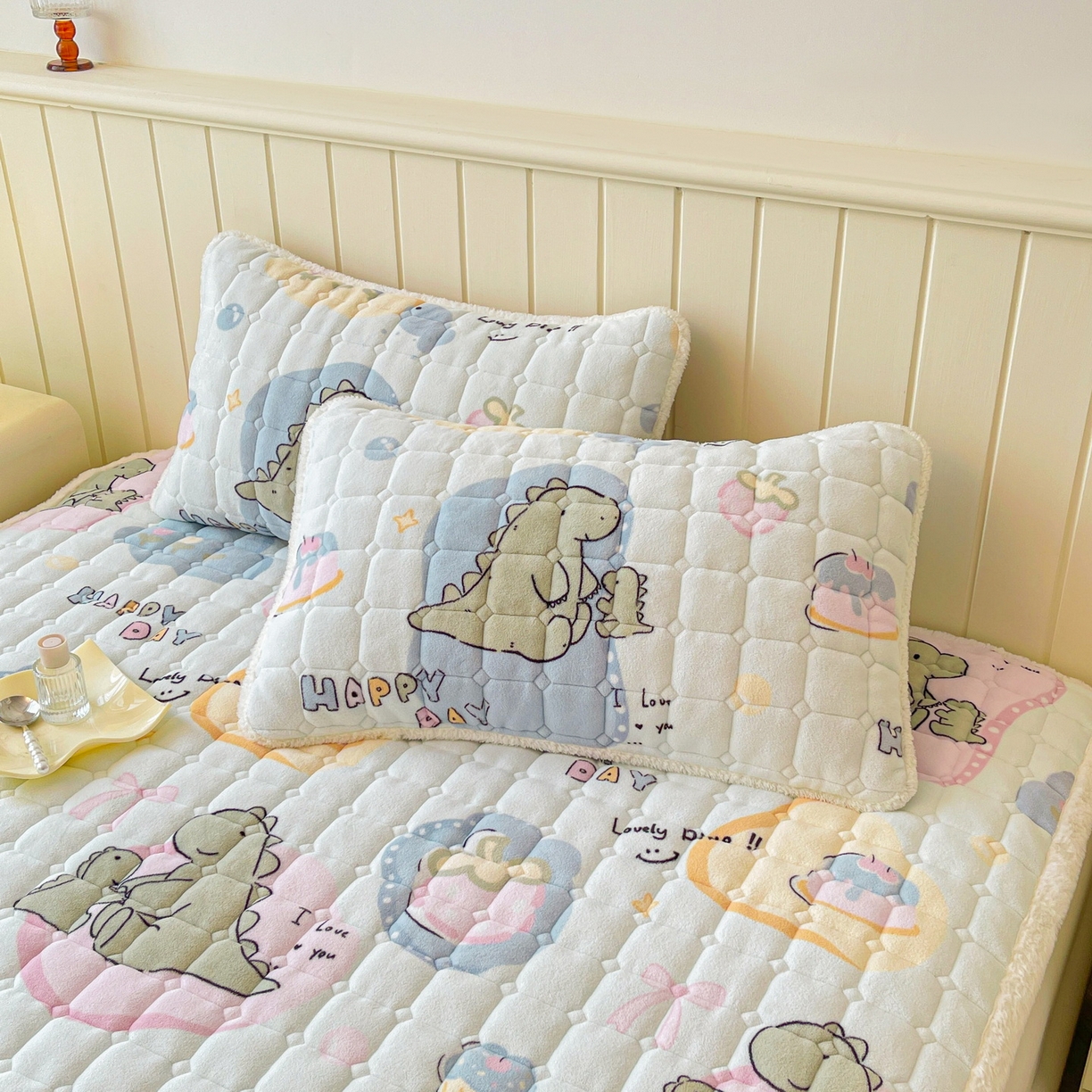 91家纺网 家纺一手货源 找家纺 （总）LIFE.丽芙 2025秋冬新款A类牛奶绒加厚保暖夹棉枕套-包边款