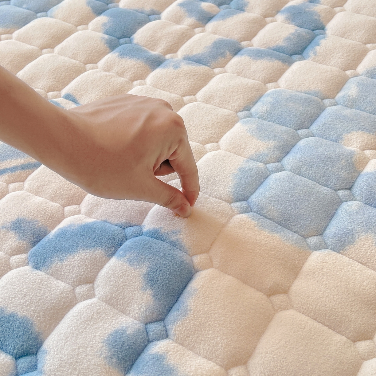 91家纺网 家纺一手货源 找家纺 （总）LIFE.丽芙 2025秋冬新款A类牛奶绒加厚保暖夹棉枕套-包边款