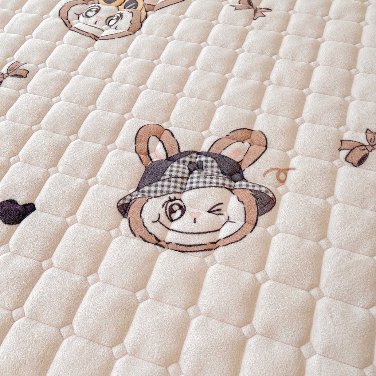 91家纺网 家纺一手货源 找家纺 LIFE.丽芙 2025秋冬新款A类牛奶绒加厚保暖夹棉枕套-包边款 趣多多