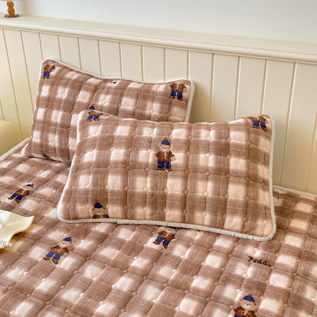 91家纺网 家纺一手货源 找家纺 （总）LIFE.丽芙 2025秋冬新款A类牛奶绒加厚保暖夹棉枕套-包边款