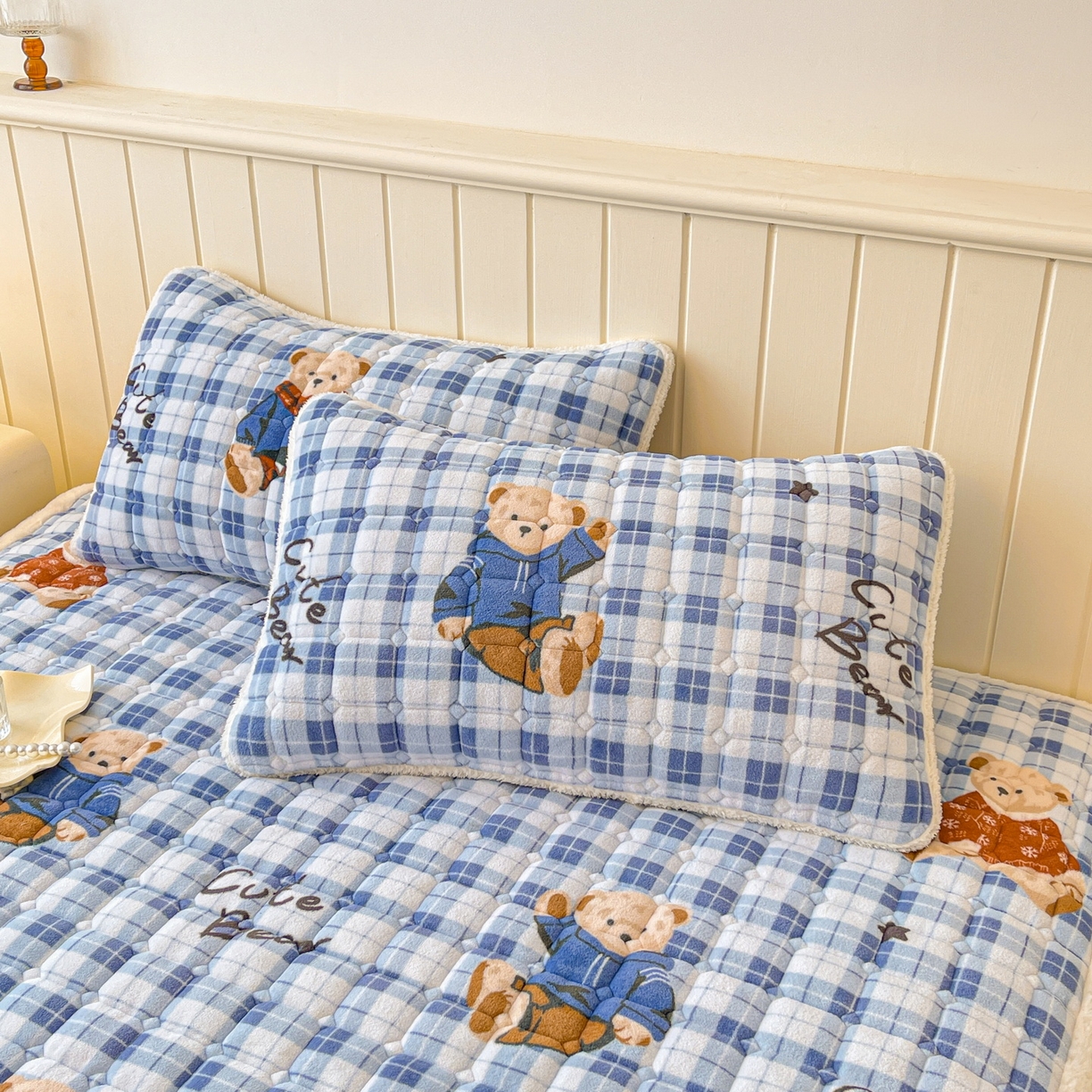 91家纺网 家纺一手货源 找家纺 （总）LIFE.丽芙 2025秋冬新款A类牛奶绒加厚保暖夹棉枕套-包边款