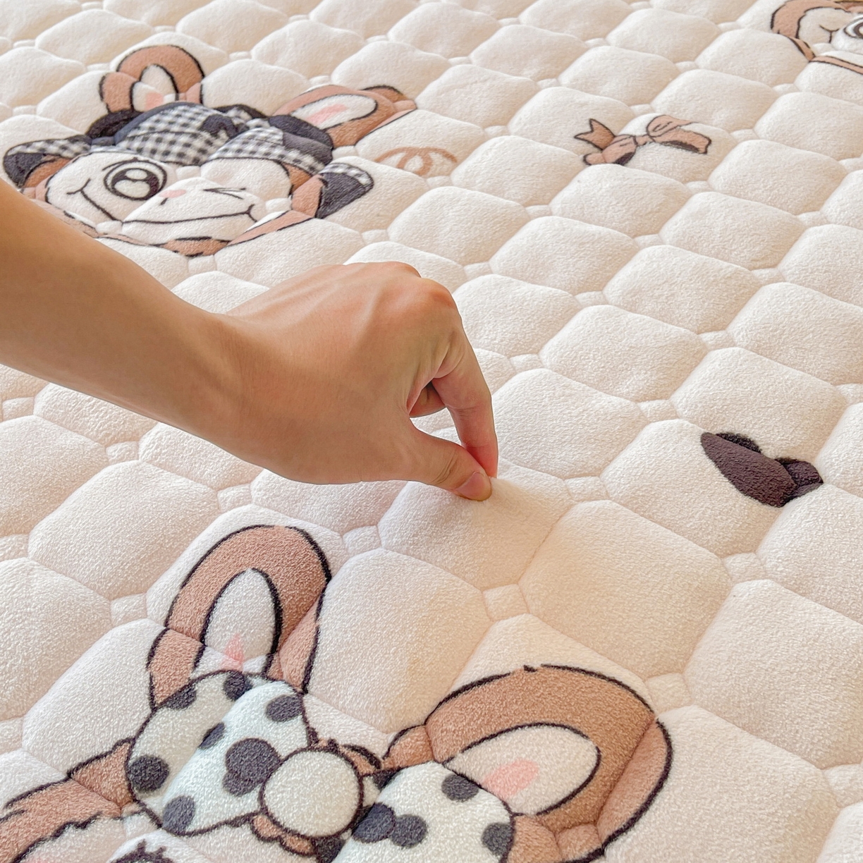 91家纺网 家纺一手货源 找家纺 LIFE.丽芙 2025秋冬新款A类牛奶绒加厚保暖夹棉枕套-包边款 趣多多