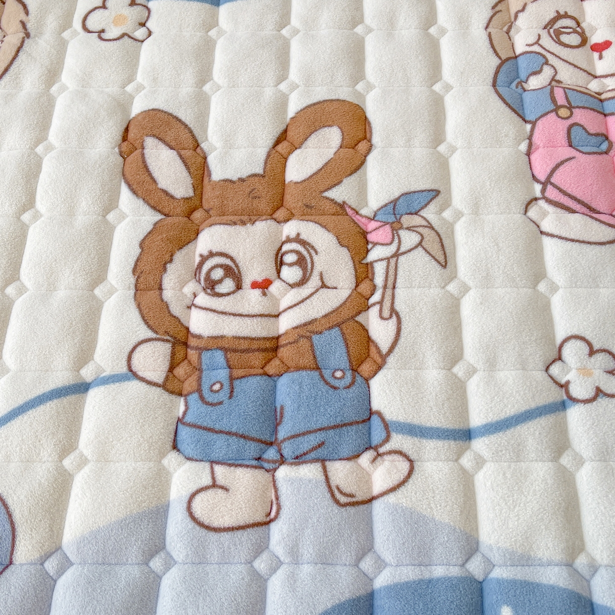 91家纺网 家纺一手货源 找家纺 LIFE.丽芙 2025秋冬新款A类牛奶绒加厚保暖夹棉枕套-包边款 布布乐园