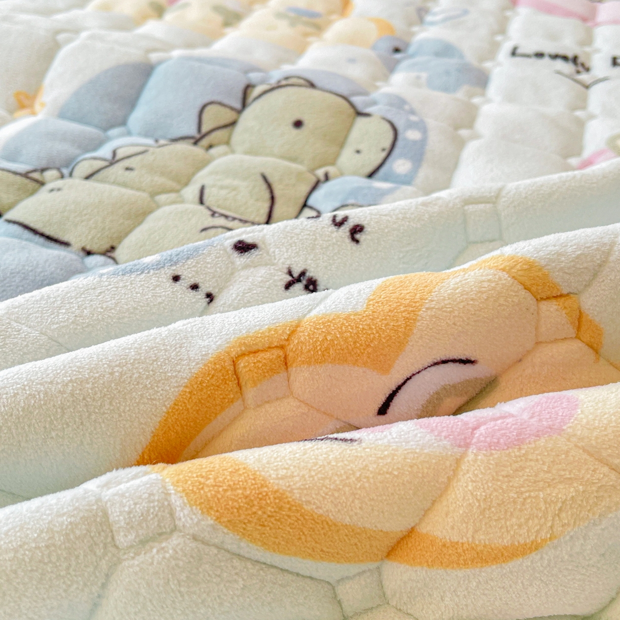 91家纺网 家纺一手货源 找家纺 LIFE.丽芙 2025秋冬新款A类牛奶绒加厚保暖夹棉枕套-包边款 恐龙宝宝