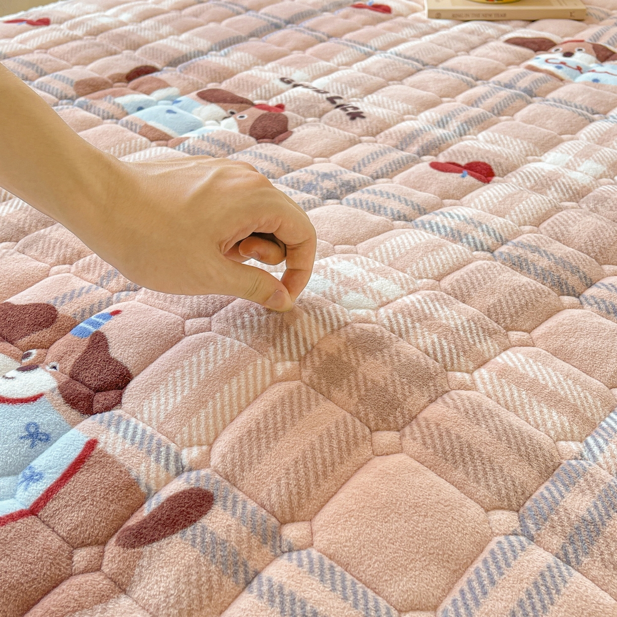 91家纺网 家纺一手货源 找家纺 LIFE.丽芙 2025秋冬新款A类牛奶绒加厚保暖夹棉枕套-包边款 皮皮狗