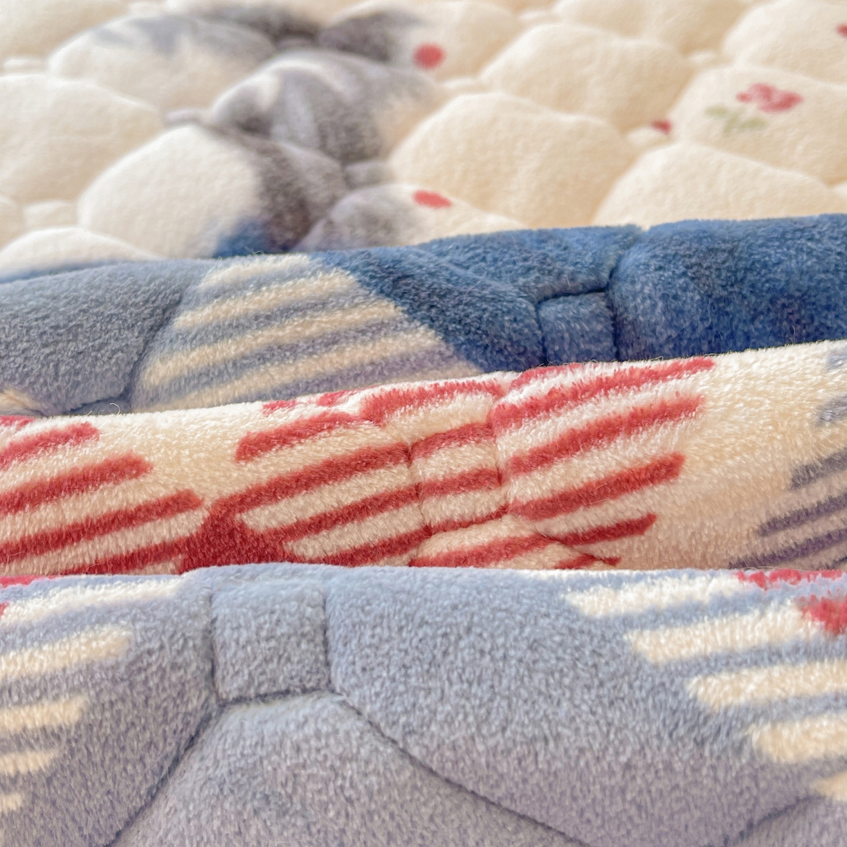 91家纺网 家纺一手货源 找家纺 LIFE.丽芙 2025秋冬新款A类牛奶绒加厚保暖夹棉枕套-包边款 修狗