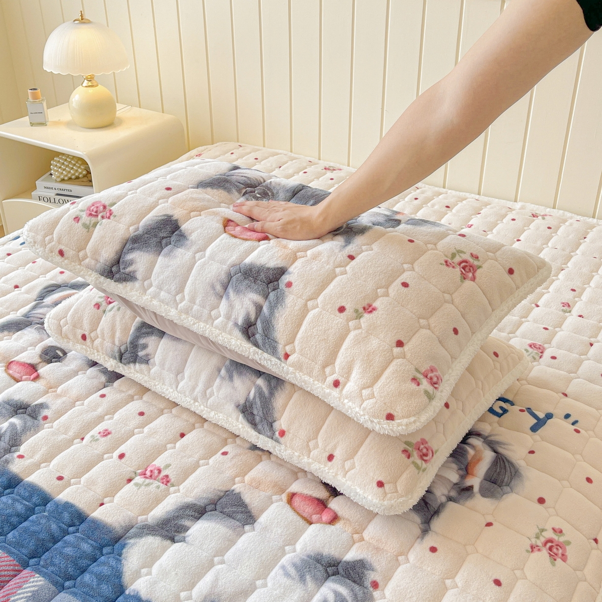 91家纺网 家纺一手货源 找家纺 LIFE.丽芙 2025秋冬新款A类牛奶绒加厚保暖夹棉枕套-包边款 修狗