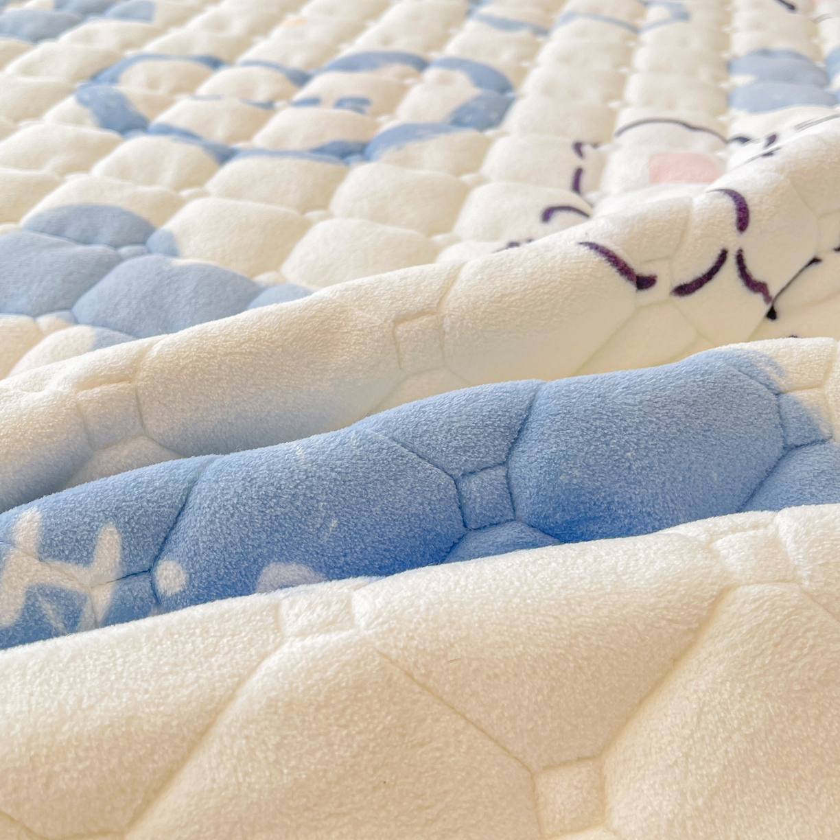 91家纺网 家纺一手货源 找家纺 LIFE.丽芙 2025秋冬新款A类牛奶绒加厚保暖夹棉枕套-包边款 爱心小宠-蓝