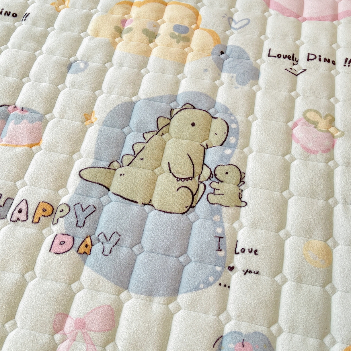 91家纺网 家纺一手货源 找家纺 LIFE.丽芙 2025秋冬新款A类牛奶绒加厚保暖夹棉枕套-包边款 恐龙宝宝