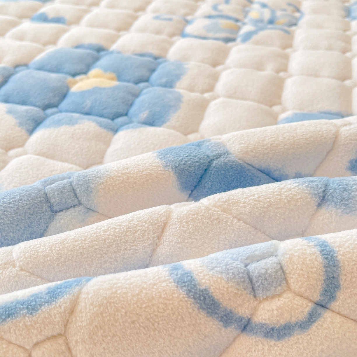 91家纺网 家纺一手货源 找家纺 LIFE.丽芙 2025秋冬新款A类牛奶绒加厚保暖夹棉枕套-包边款 花恋