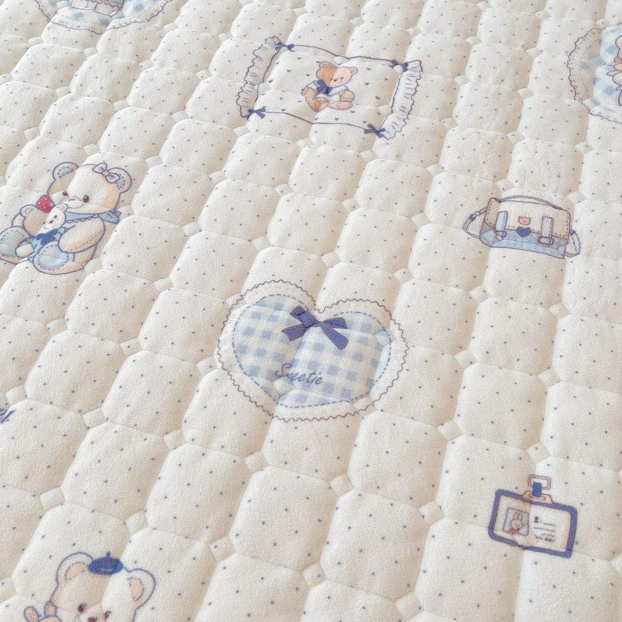 91家纺网 家纺一手货源 找家纺 LIFE.丽芙 2025秋冬新款A类牛奶绒加厚保暖夹棉枕套-包边款 贝果宝贝