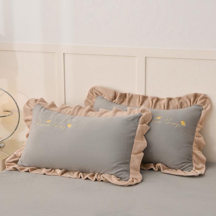 91家纺网 家纺一手货源 找家纺 湘雪家居  2025新款高克重纯色刺绣牛奶绒床单款系列四件套-提供买家秀 星语款-浅灰色