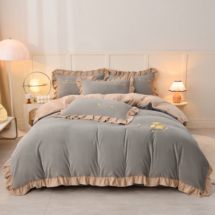 91家纺网 家纺一手货源 找家纺 湘雪家居  2025新款高克重纯色刺绣牛奶绒床单款系列四件套-提供买家秀 星语款-浅灰色