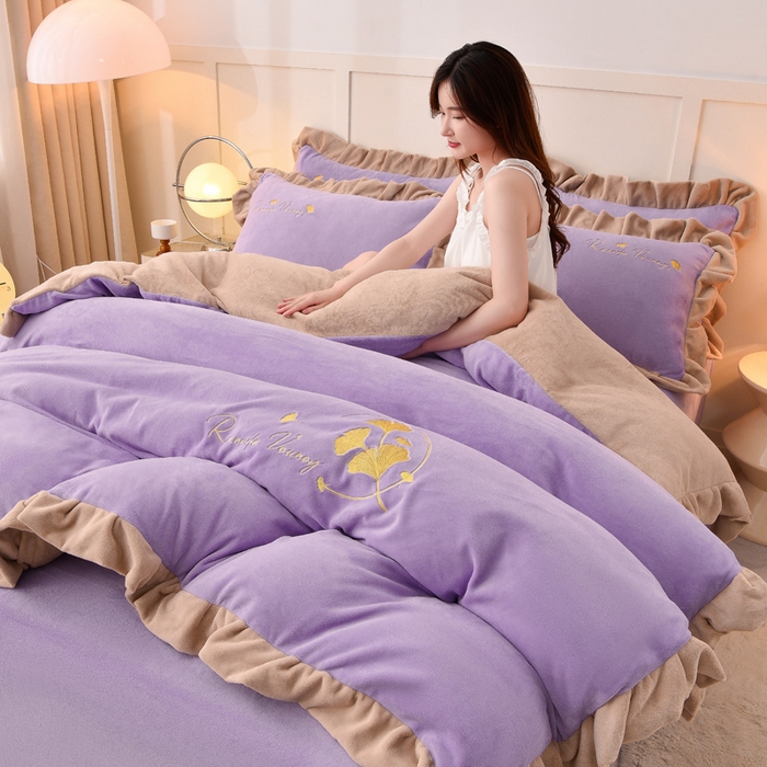 91家纺网 家纺一手货源 找家纺 湘雪家居  2025新款高克重纯色刺绣牛奶绒床单款系列四件套-提供买家秀 星语款-熏韵紫
