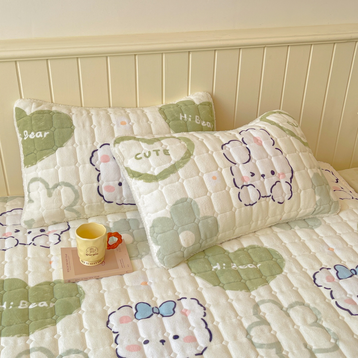 91家纺网 家纺一手货源 找家纺 LIFE.丽芙 2025秋冬新款A类牛奶绒加厚保暖夹棉枕套-包边款 爱心小宠-绿