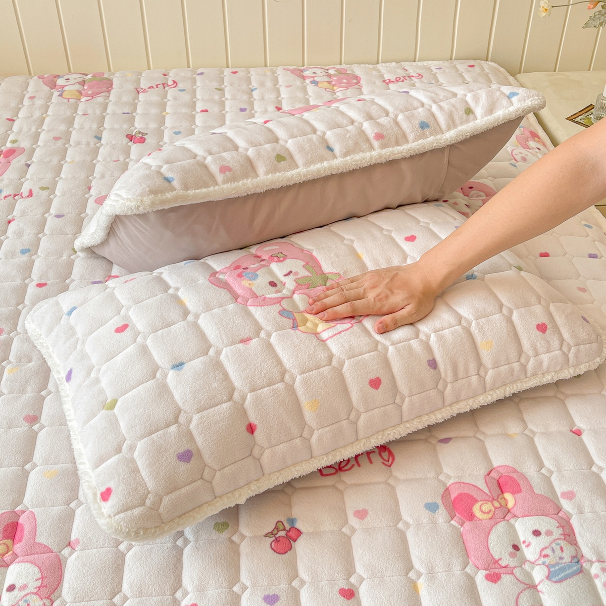 91家纺网 家纺一手货源 找家纺 LIFE.丽芙 2025秋冬新款A类牛奶绒加厚保暖夹棉枕套-包边款 乖乖喵