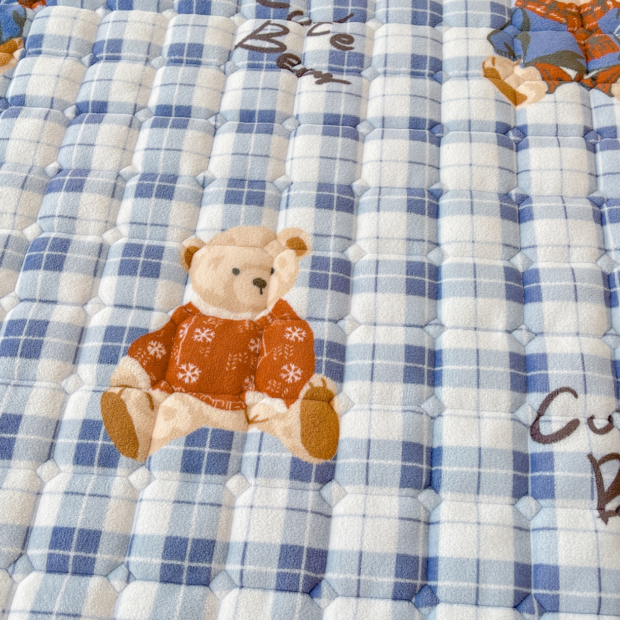 91家纺网 家纺一手货源 找家纺 LIFE.丽芙 2025秋冬新款A类牛奶绒加厚保暖夹棉枕套-包边款 冬日小熊