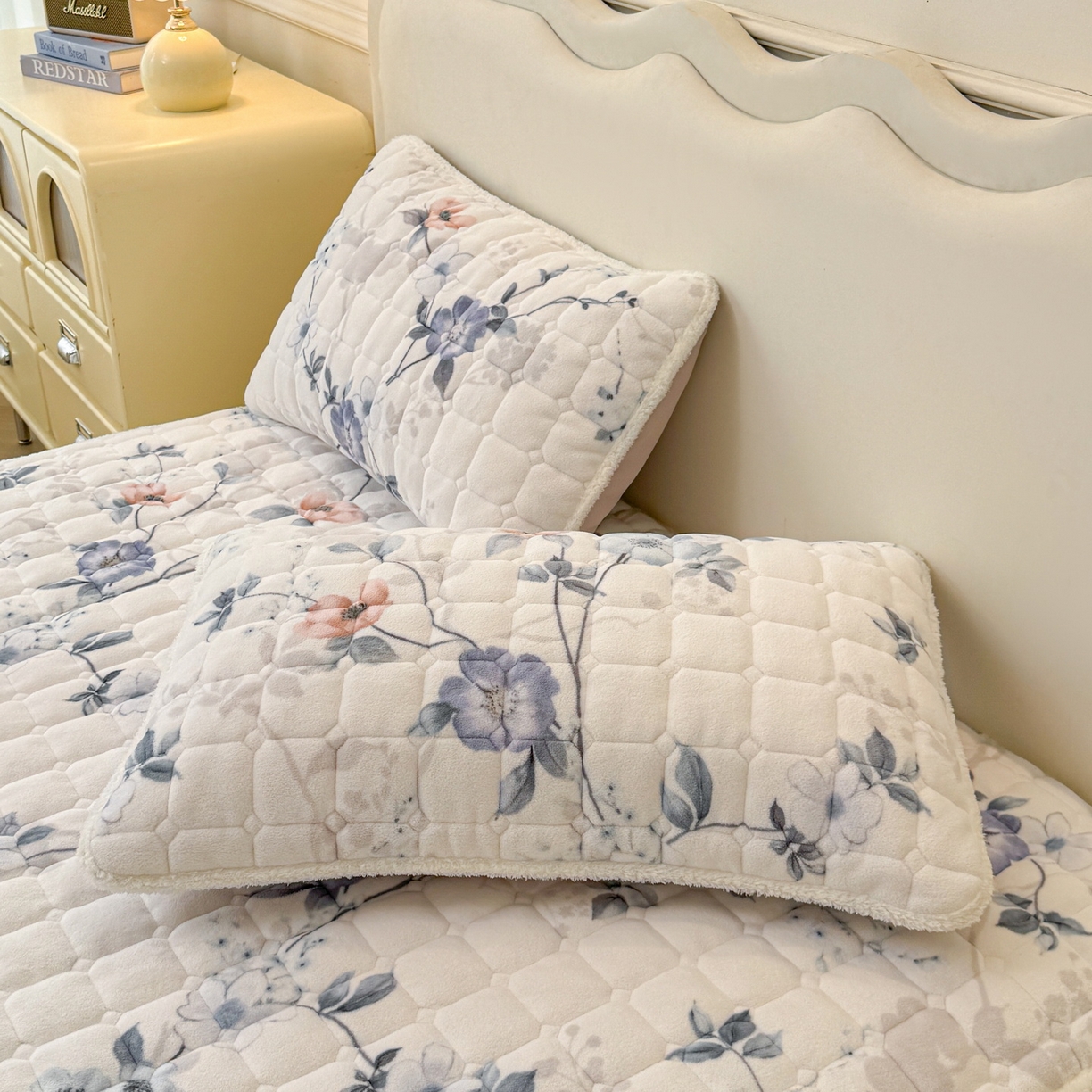 91家纺网 家纺一手货源 找家纺 LIFE.丽芙 2025秋冬新款A类牛奶绒加厚保暖夹棉枕套-包边款 司藤