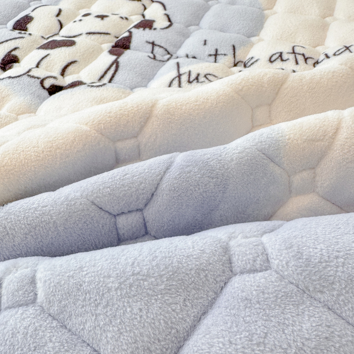 91家纺网 家纺一手货源 找家纺 LIFE.丽芙 2025秋冬新款A类牛奶绒加厚保暖夹棉枕套-包边款 幸运狗