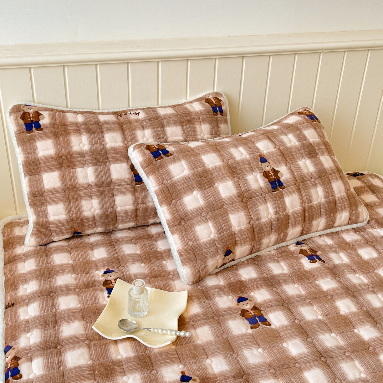 91家纺网 家纺一手货源 找家纺 LIFE.丽芙 2025秋冬新款A类牛奶绒加厚保暖夹棉枕套-包边款 芭乐