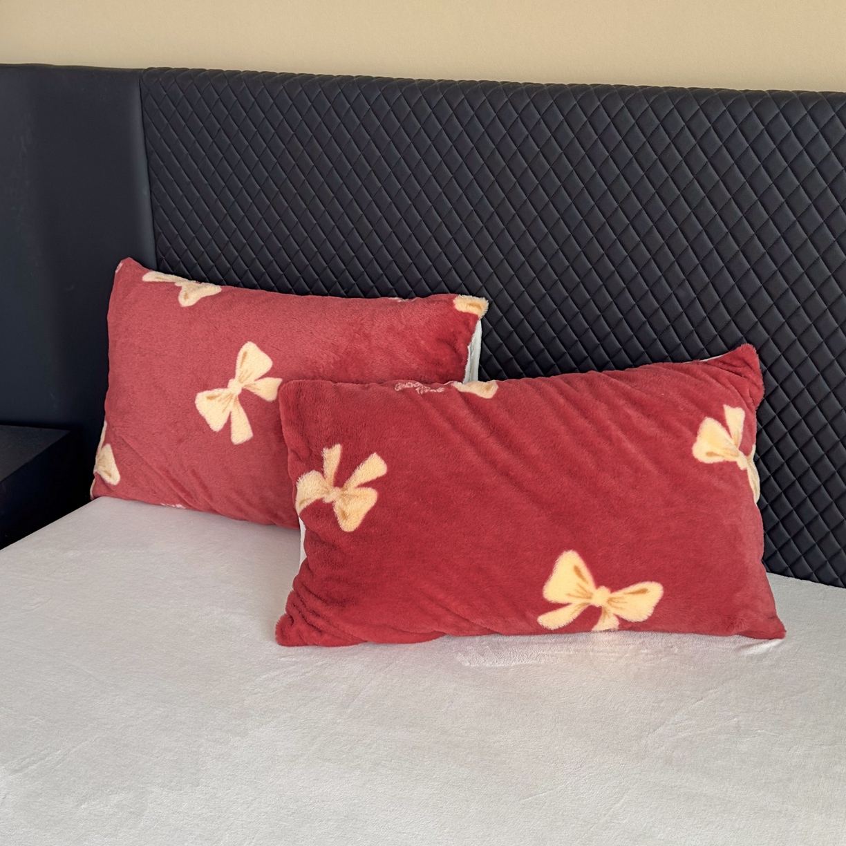 91家纺网 家纺一手货源 找家纺 璐维斯 2025 A类舒适兔毛绒印花四件套卡通花卉牛奶绒秋冬保暖床上用品单被套三件套 蝴蝶结红