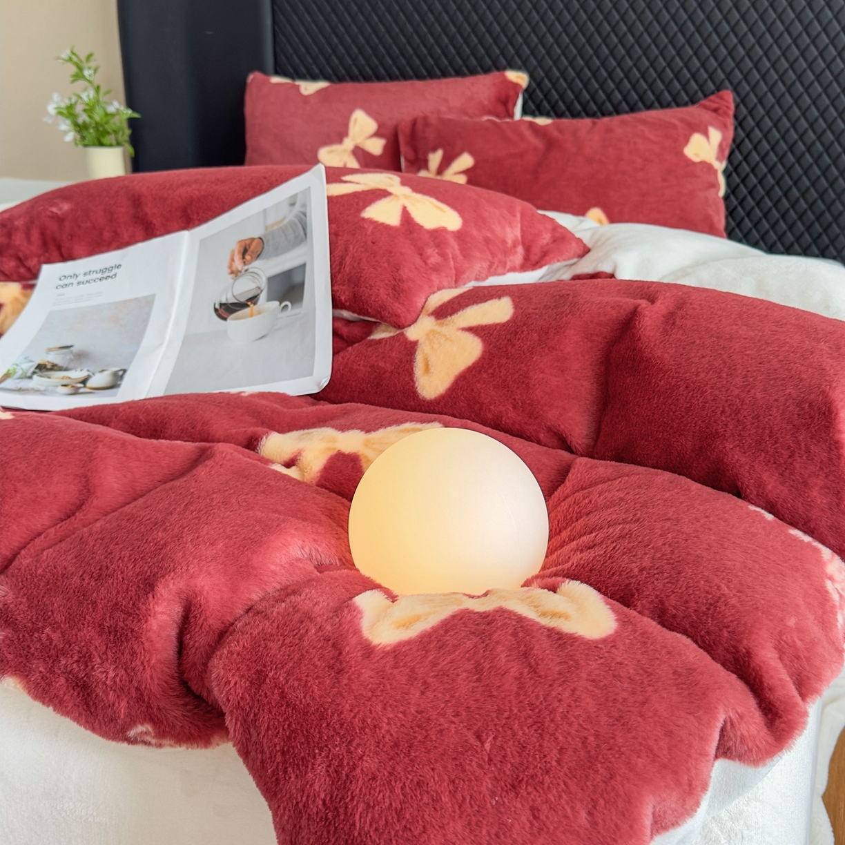 91家纺网 家纺一手货源 找家纺 璐维斯 2025 A类舒适兔毛绒印花四件套卡通花卉牛奶绒秋冬保暖床上用品单被套三件套 蝴蝶结红