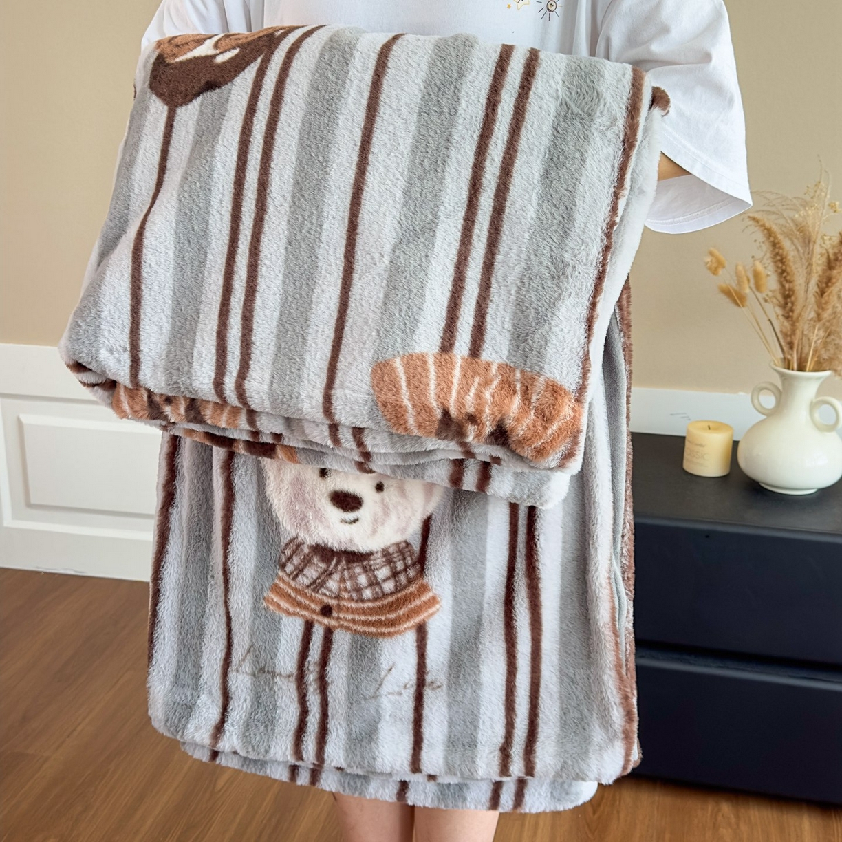 91家纺网 家纺一手货源 找家纺 璐维斯 2025 A类舒适兔毛绒印花四件套卡通花卉牛奶绒秋冬保暖床上用品单被套三件套 时尚条纹狗