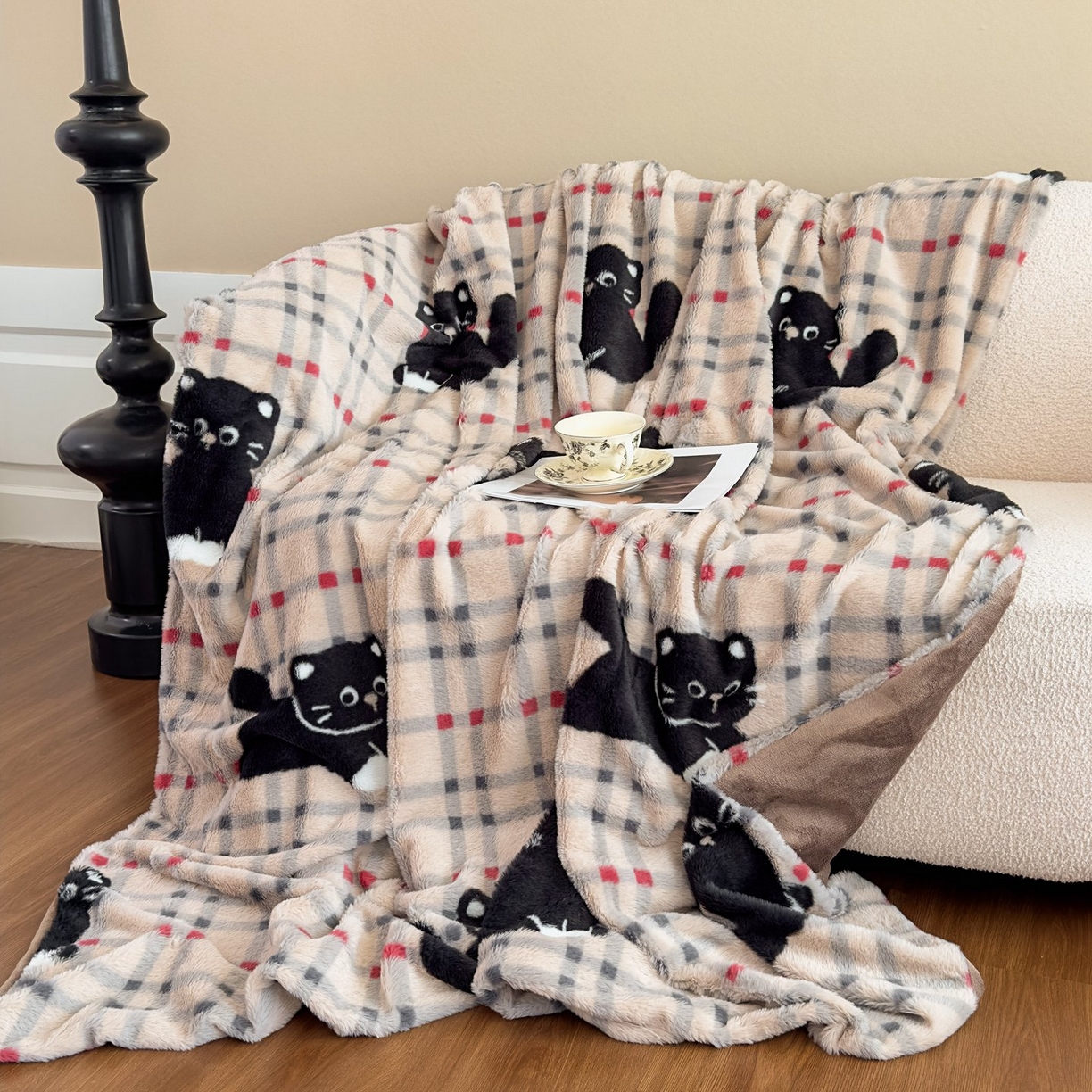 91家纺网 家纺一手货源 找家纺 璐维斯 2025 A类舒适兔毛绒印花四件套卡通花卉牛奶绒秋冬保暖床上用品单被套三件套 甜酷猫-咖