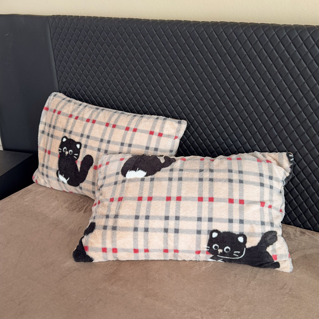 91家纺网 家纺一手货源 找家纺 璐维斯 2025 A类舒适兔毛绒印花四件套卡通花卉牛奶绒秋冬保暖床上用品单被套三件套 甜酷猫-咖