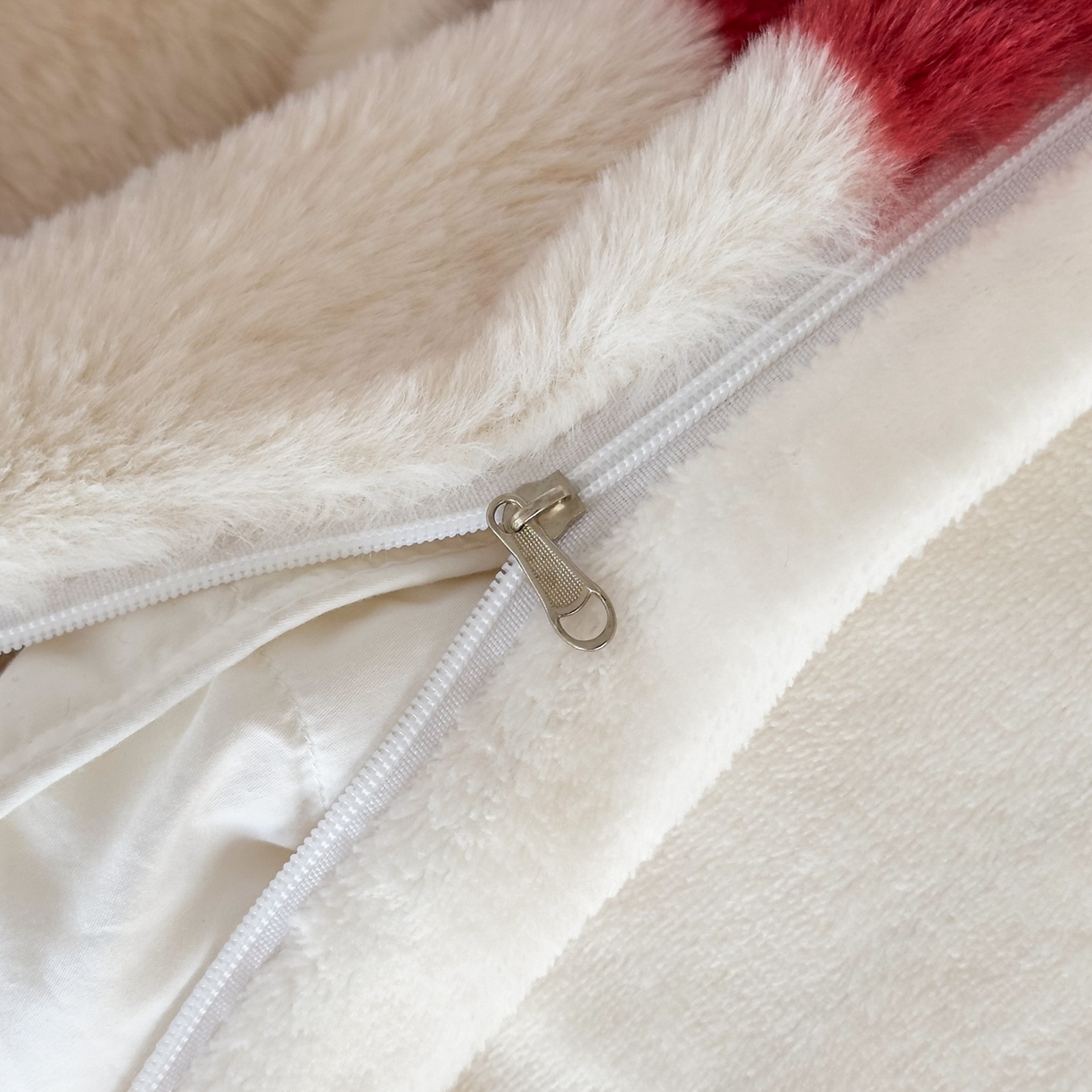 91家纺网 家纺一手货源 找家纺 璐维斯 2025 A类舒适兔毛绒印花四件套卡通花卉牛奶绒秋冬保暖床上用品单被套三件套 红色棋盘格