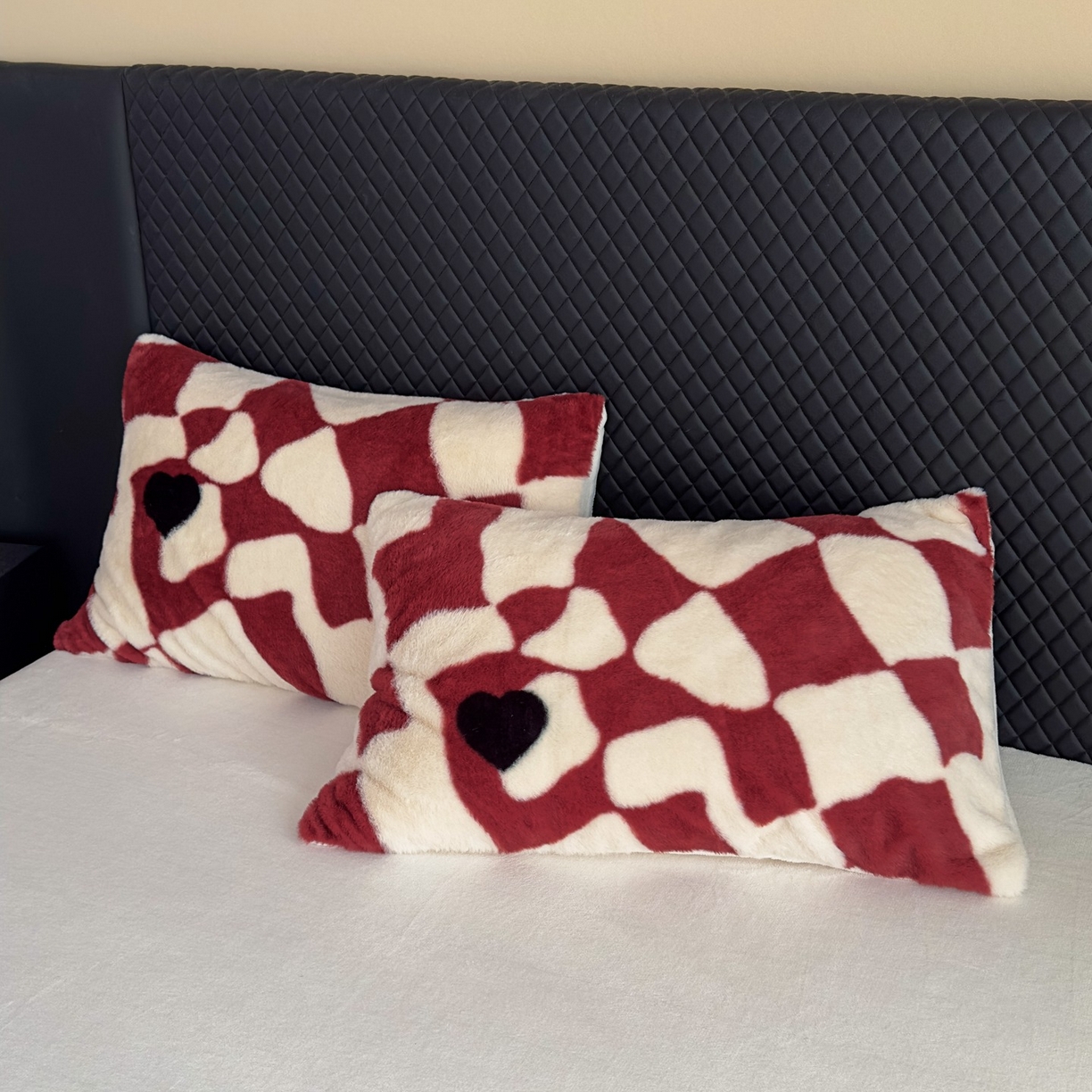 91家纺网 家纺一手货源 找家纺 璐维斯 2025 A类舒适兔毛绒印花四件套卡通花卉牛奶绒秋冬保暖床上用品单被套三件套 红色棋盘格