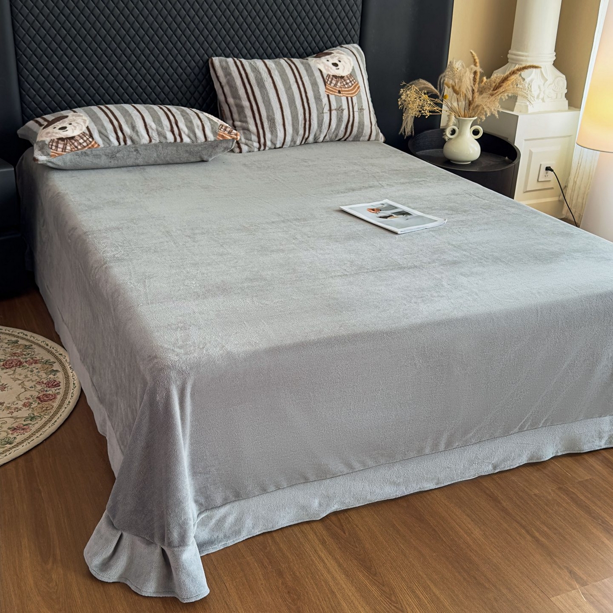 91家纺网 家纺一手货源 找家纺 璐维斯 2025 A类舒适兔毛绒印花四件套卡通花卉牛奶绒秋冬保暖床上用品单被套三件套 时尚条纹狗