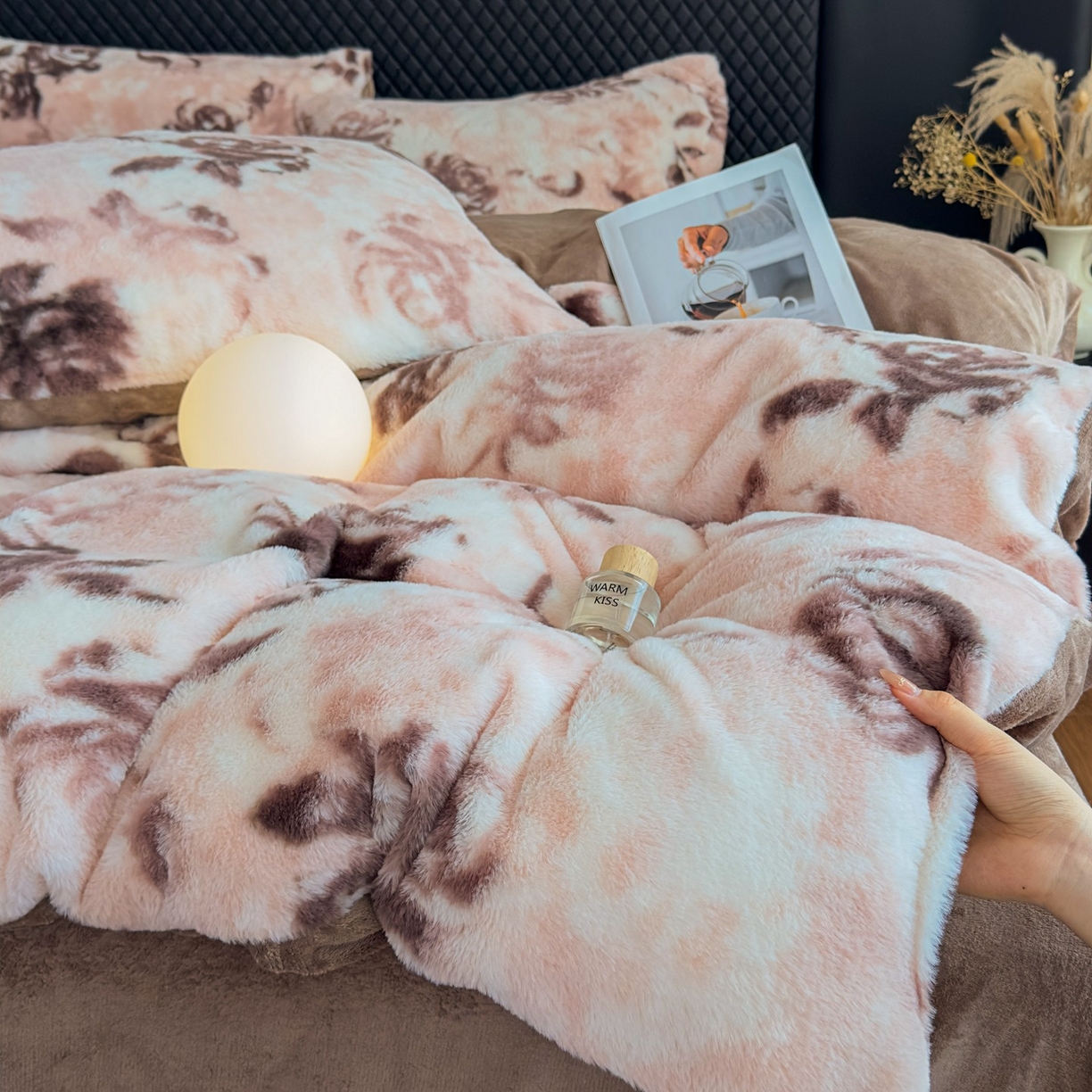 91家纺网 家纺一手货源 找家纺 璐维斯 2025 A类舒适兔毛绒印花四件套卡通花卉牛奶绒秋冬保暖床上用品单被套三件套 繁花-豆沙