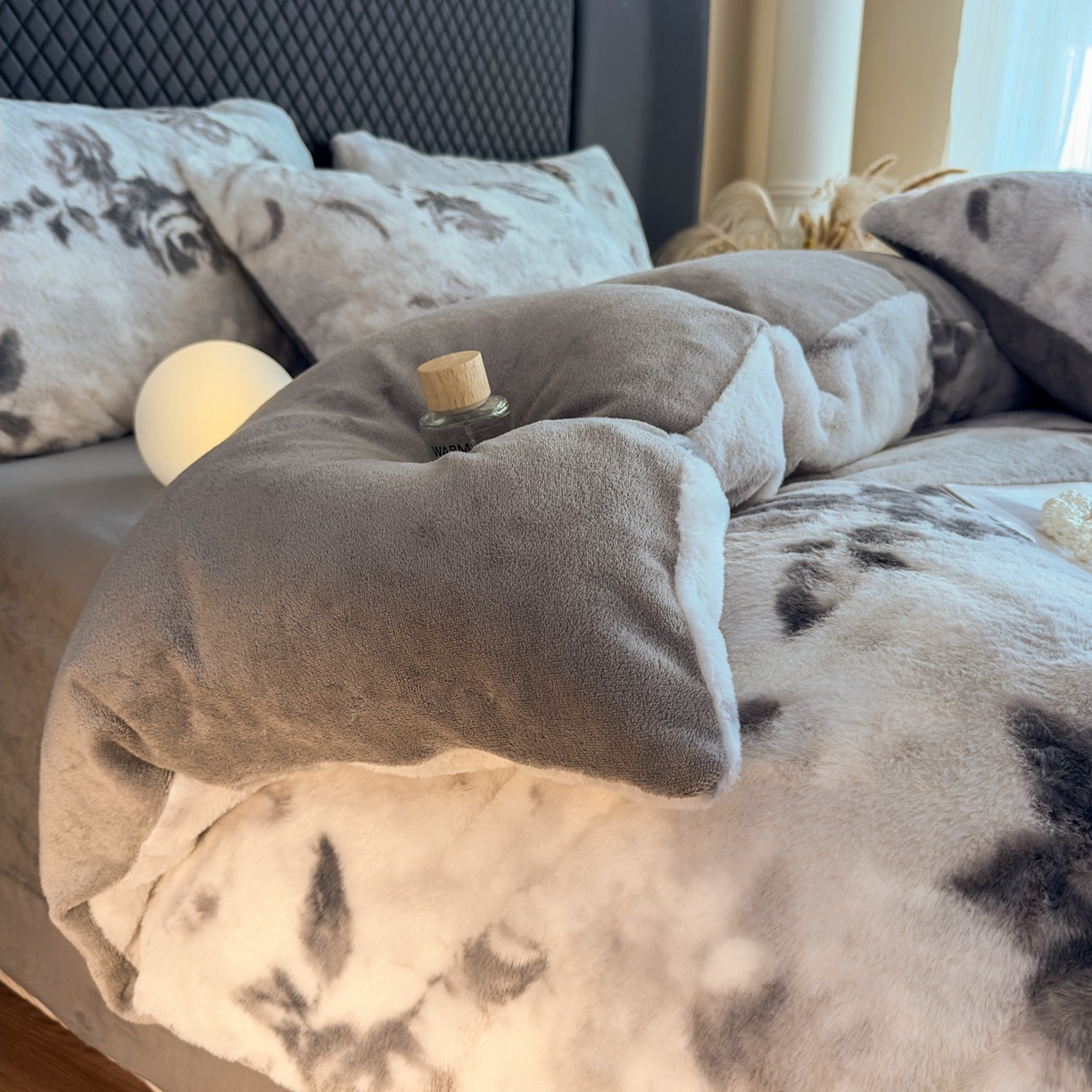 91家纺网 家纺一手货源 找家纺 璐维斯 2025 A类舒适兔毛绒印花四件套卡通花卉牛奶绒秋冬保暖床上用品单被套三件套 繁花-灰