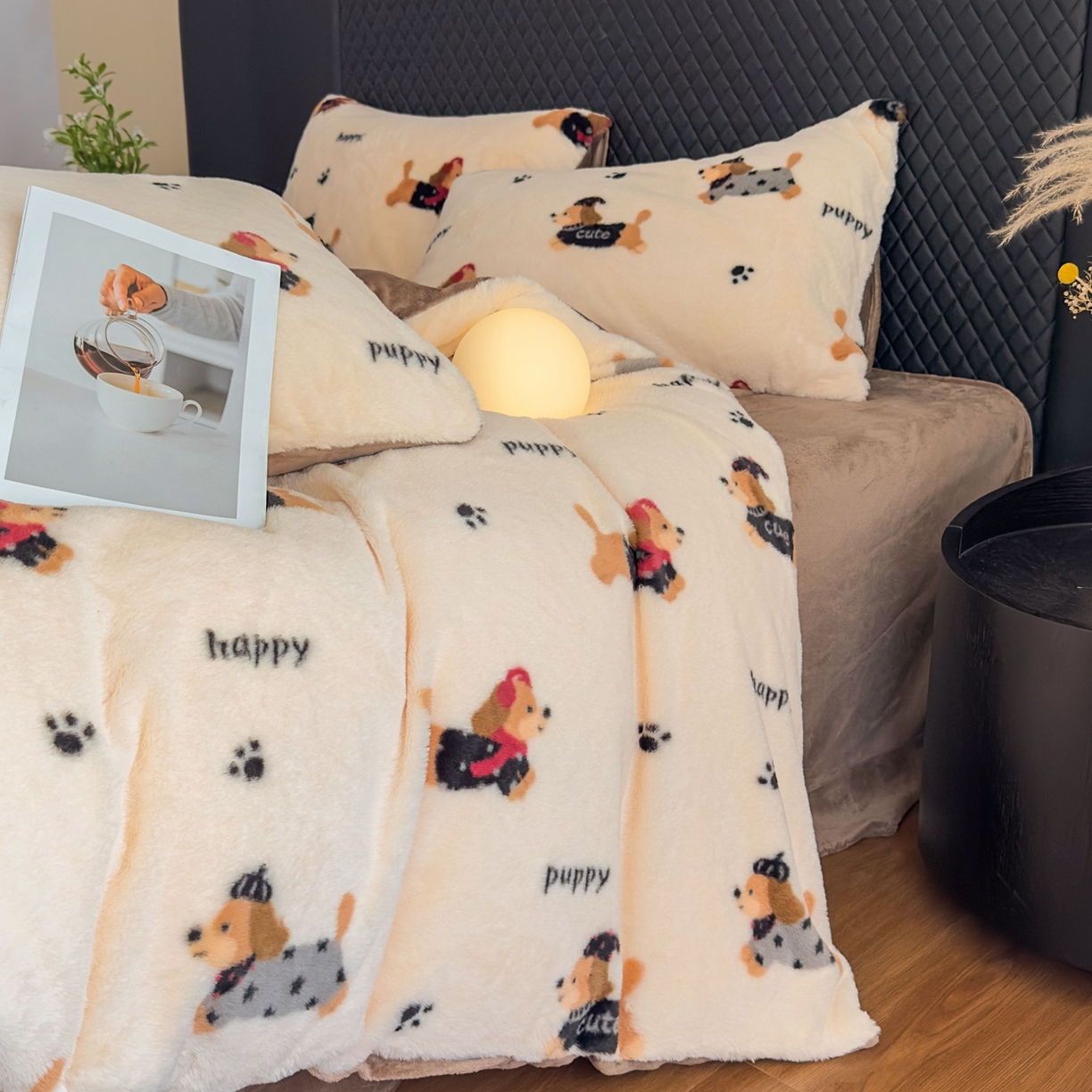 91家纺网 家纺一手货源 找家纺 璐维斯 2025 A类舒适兔毛绒印花四件套卡通花卉牛奶绒秋冬保暖床上用品单被套三件套 腊肠狗