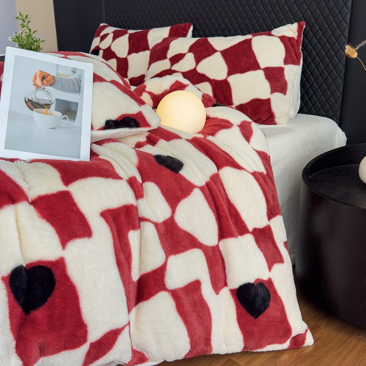 91家纺网 家纺一手货源 找家纺 璐维斯 2025 A类舒适兔毛绒印花四件套卡通花卉牛奶绒秋冬保暖床上用品单被套三件套 红色棋盘格