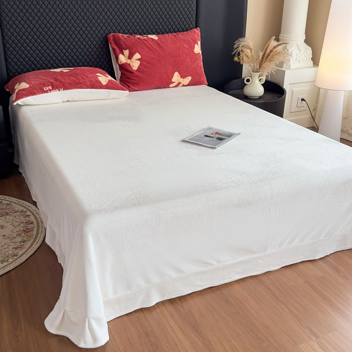 91家纺网 家纺一手货源 找家纺 璐维斯 2025 A类舒适兔毛绒印花四件套卡通花卉牛奶绒秋冬保暖床上用品单被套三件套 蝴蝶结红