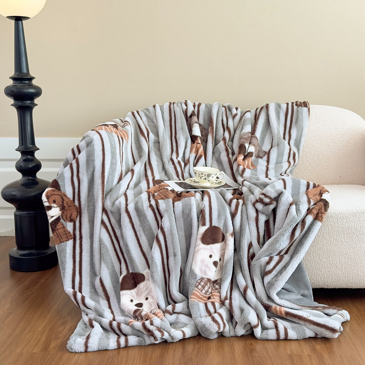 91家纺网 家纺一手货源 找家纺 璐维斯 2025 A类舒适兔毛绒印花四件套卡通花卉牛奶绒秋冬保暖床上用品单被套三件套 时尚条纹狗