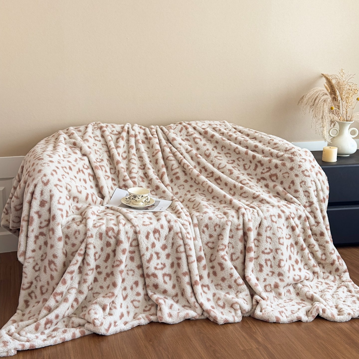 91家纺网 家纺一手货源 找家纺 璐维斯 2025 A类舒适兔毛绒印花四件套卡通花卉牛奶绒秋冬保暖床上用品单被套三件套 时尚豹纹