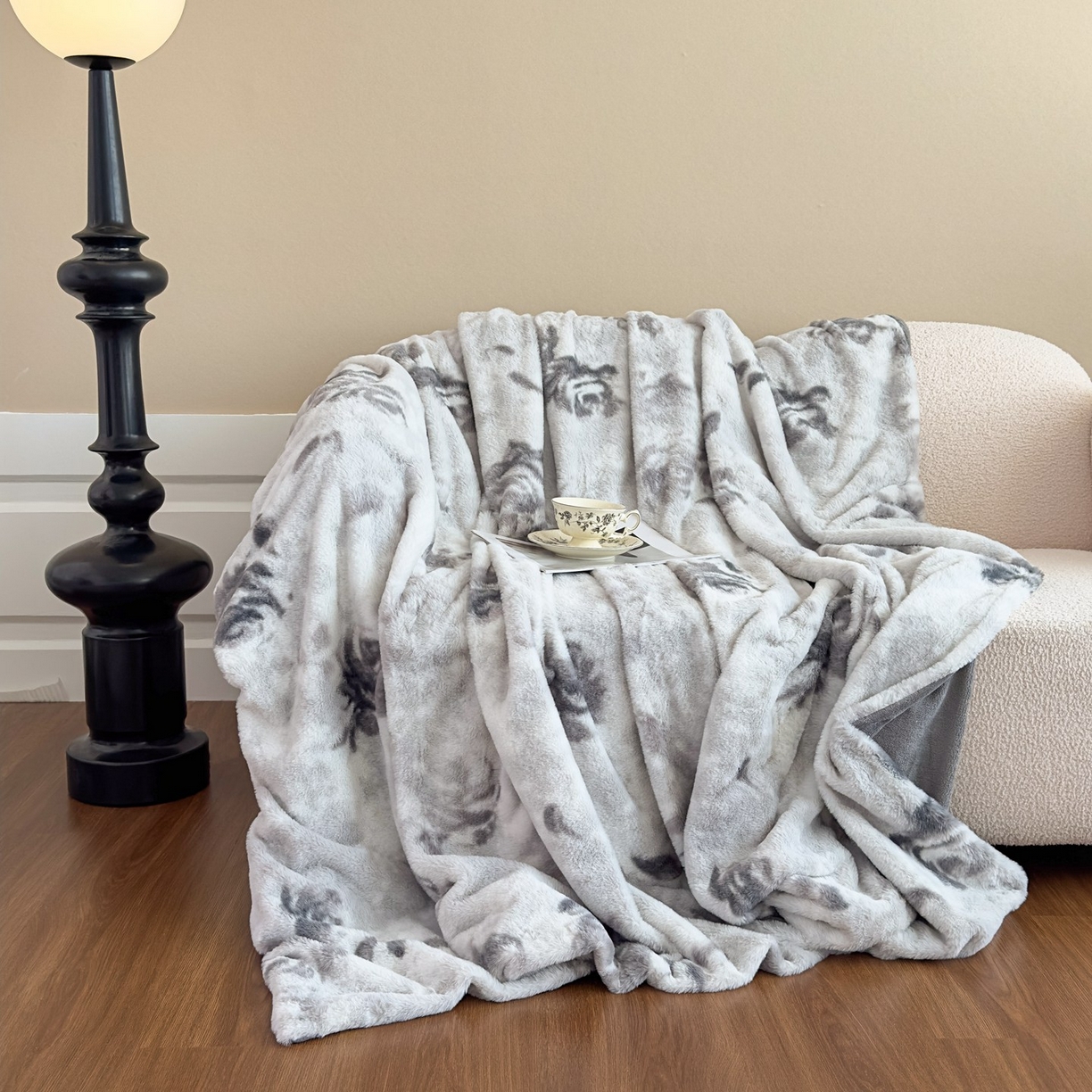 91家纺网 家纺一手货源 找家纺 璐维斯 2025 A类舒适兔毛绒印花四件套卡通花卉牛奶绒秋冬保暖床上用品单被套三件套 繁花-灰